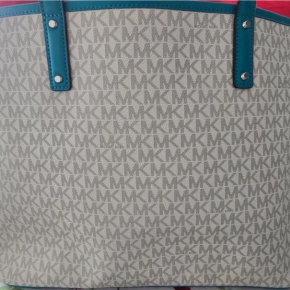 Michael Kors Large "Carter" Vanilla/Teal Market Tote NWOT - Picture 3 of 7